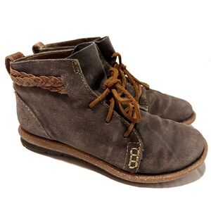 Born Temple Boot